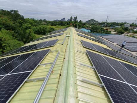 ผลงานการติดตั้งระบบโซล่าร์เซลล์ที่สหกรณ์โคนมวังน้ำเย็น (ศูนย์รวบรวมน้ำนมดิบคลองหินปูน) ขนาด 100kW