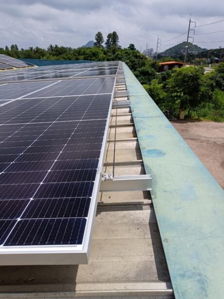 ผลงานการติดตั้งระบบโซล่าร์เซลล์ที่สหกรณ์โคนมวังน้ำเย็น (ศูนย์รวบรวมน้ำนมดิบคลองหินปูน) ขนาด 100kW โดย Rabbit Solar