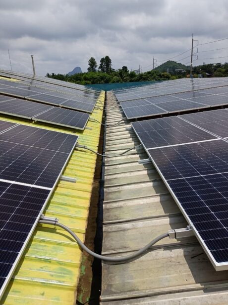 ผลงานการติดตั้งระบบโซล่าร์เซลล์ที่สหกรณ์โคนมวังน้ำเย็น (ศูนย์รวบรวมน้ำนมดิบคลองหินปูน) ขนาด 100kW