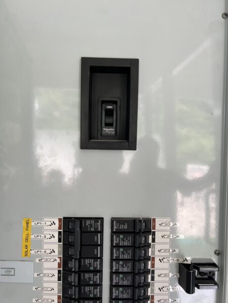 การติดตั้งโซล่าเซลล์ที่คลิดนิคย่านเอกชัย ขนาด 30kW​